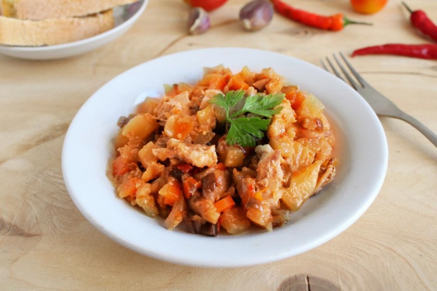 Рагу из индейки с овощами