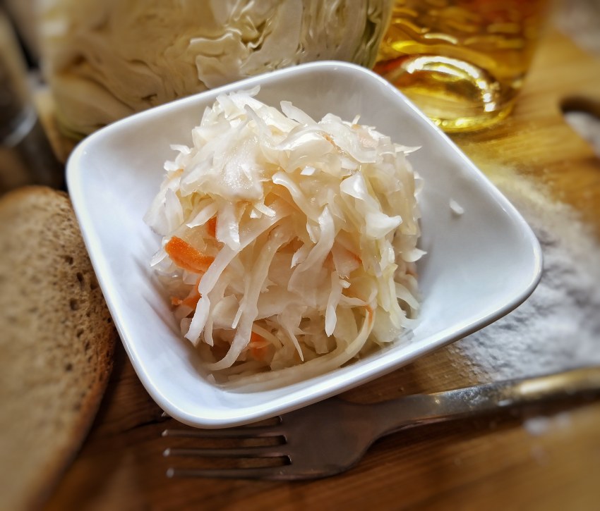 Квашеная капуста по московски с клюквой