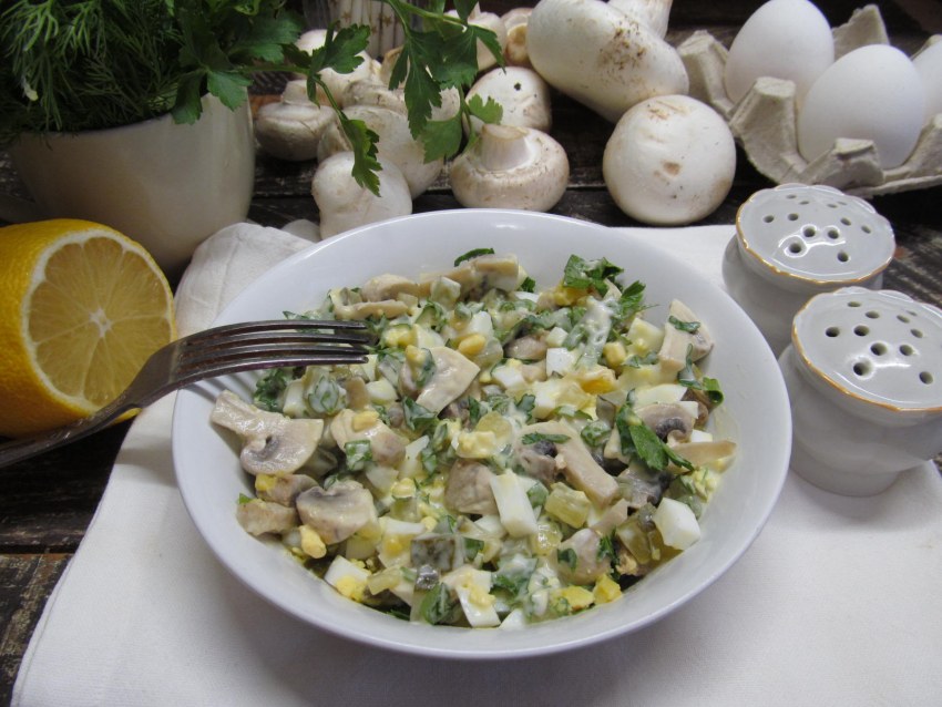 Салат с курицей и грибами