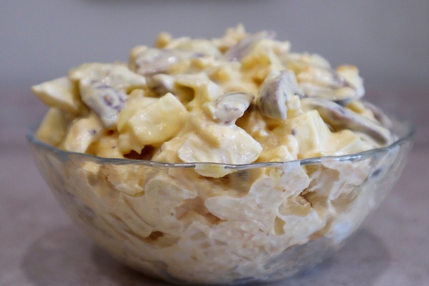 Салат курица огурцы горошек