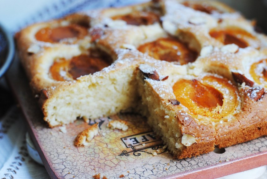 Торт с персиками и творожным кремом