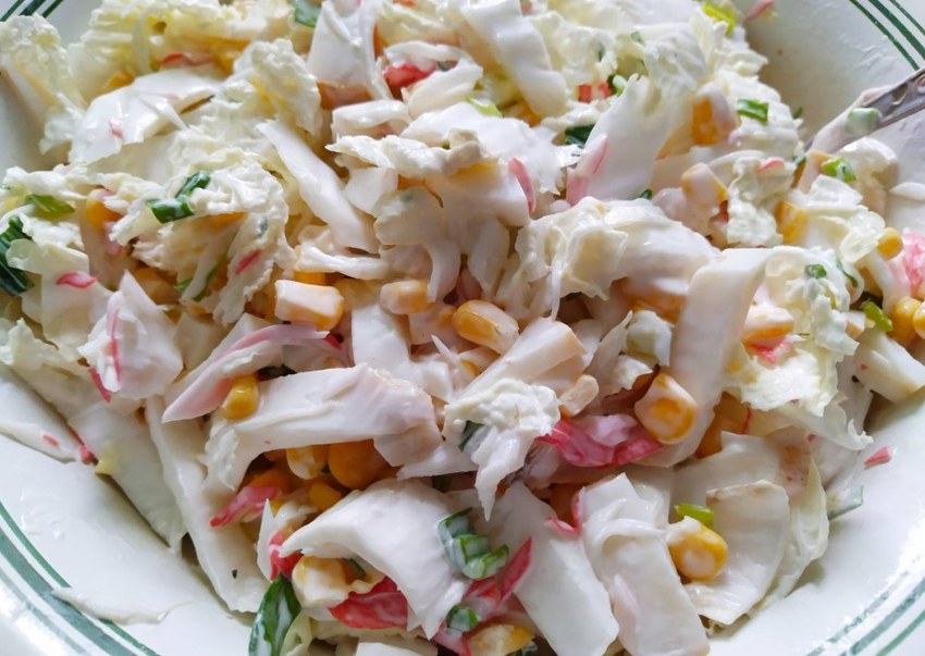 Салат с копченым кальмаром