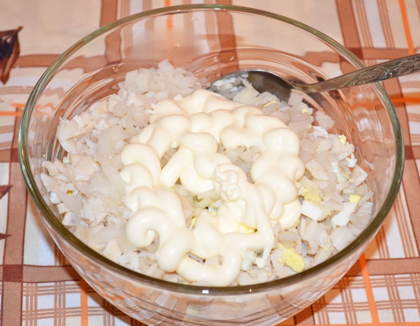 Салат с подкопчёным кальмаром