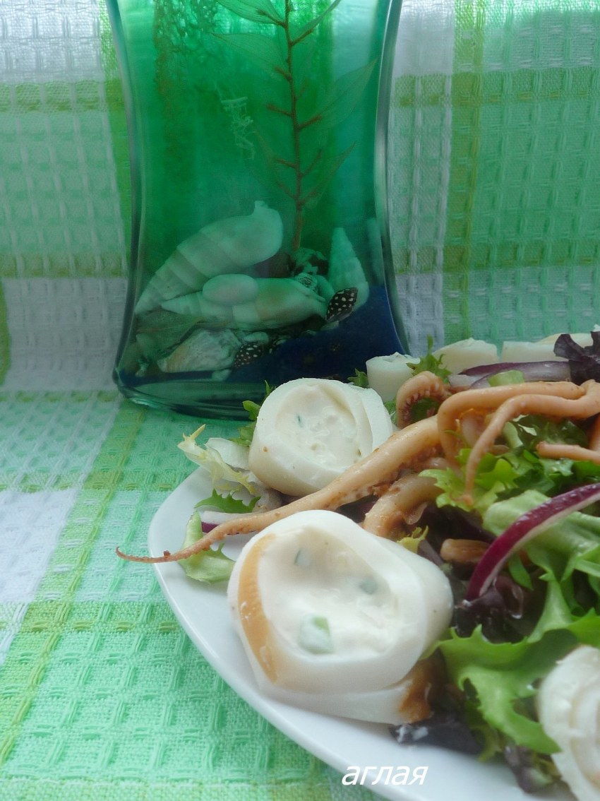 Салат картофельный с кальмарами