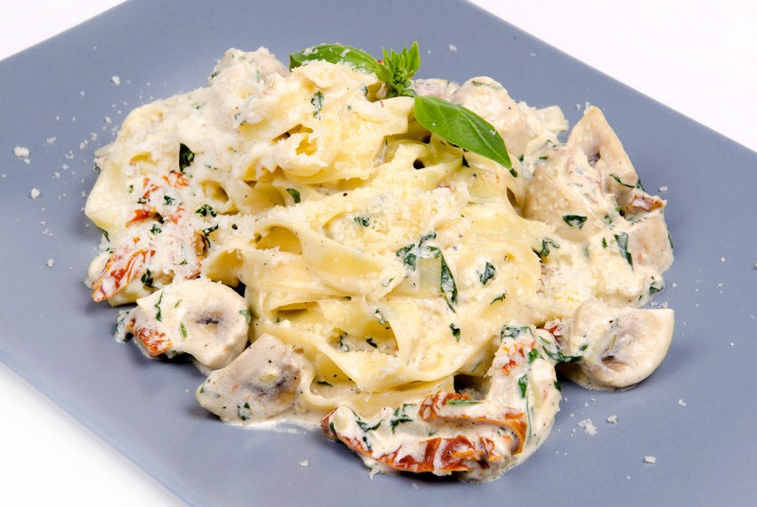 Куриная грудка с грибами
