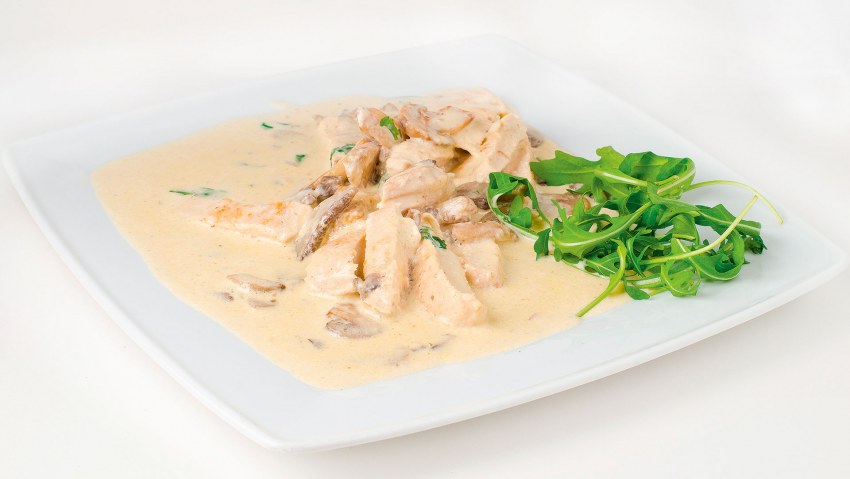 Куриные сердечки в соусе с картофельным пюре