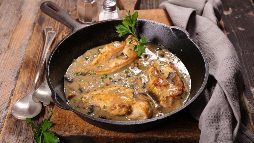 Индейка с черносливом и сметаной