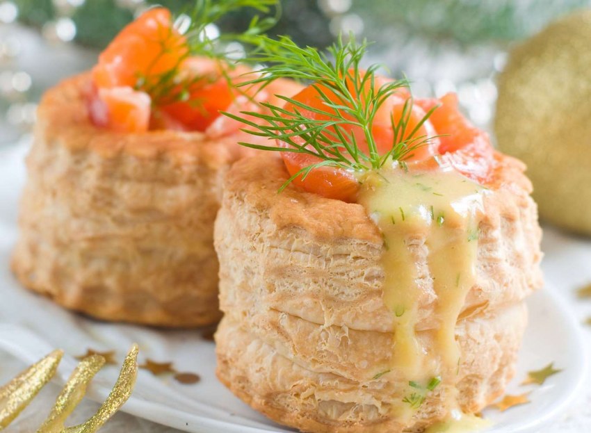 Блинные корзиночки с красной рыбой