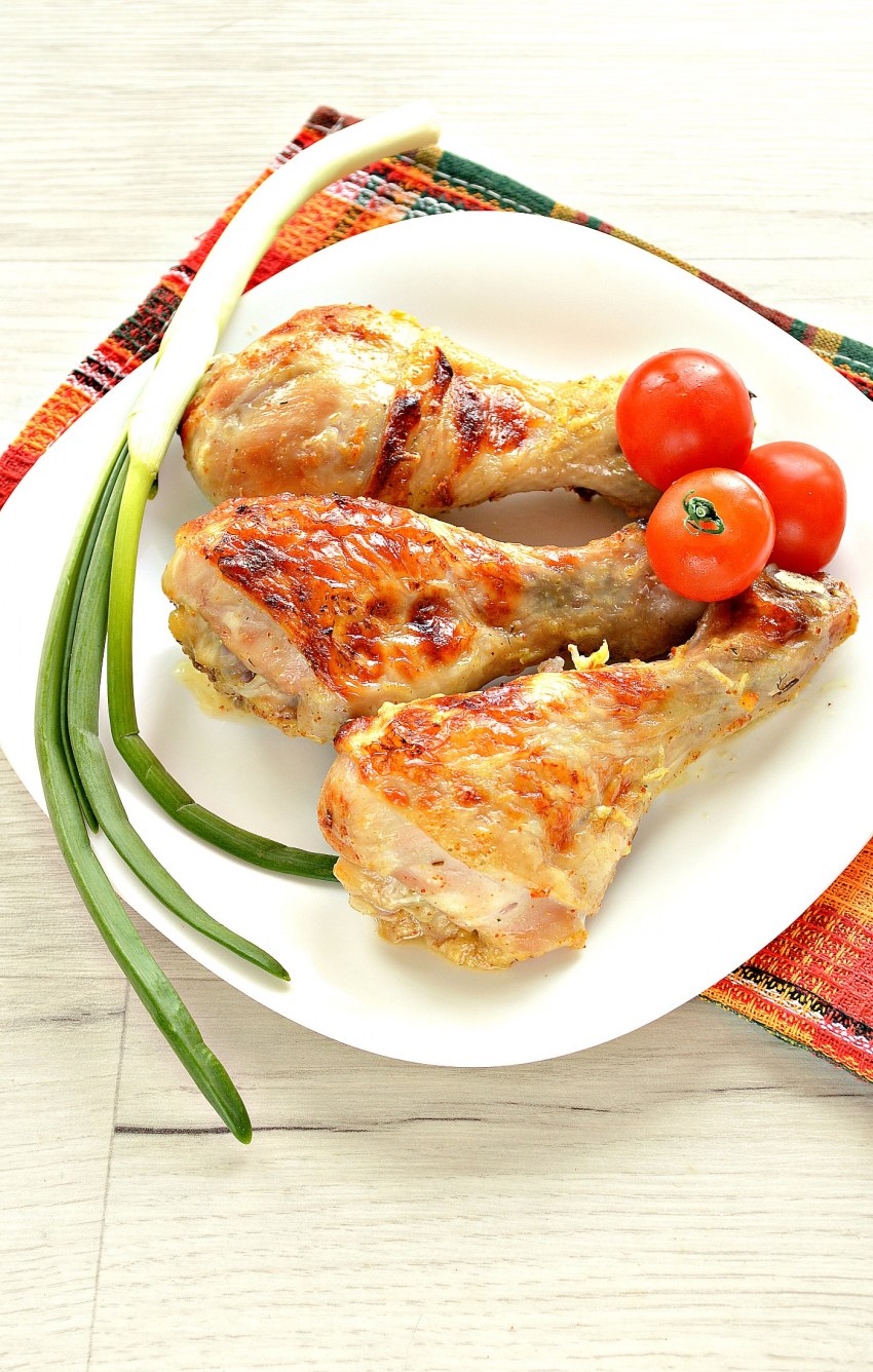 Куриные ножки с подливкой с макаронами