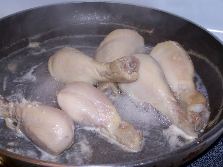 Вареные куриные ножки