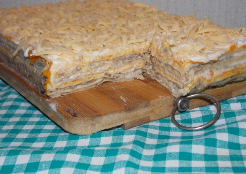 Закусочный пирог из слоеного теста