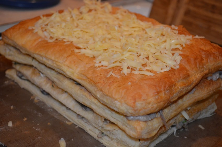 Рыбный пирог из коржей