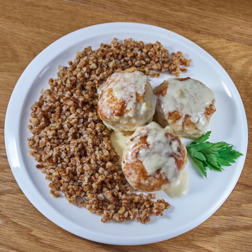 Гречка с курицей подливкой