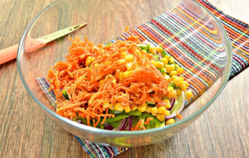 Салат с кукурузой и морковью по-корейски