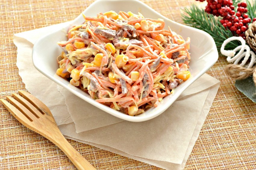 Салат из копчёной курицы с корейской морковкой и фасолью