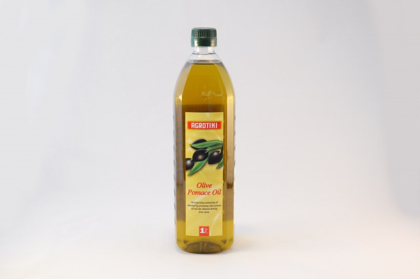 Оливковое масло в чашке