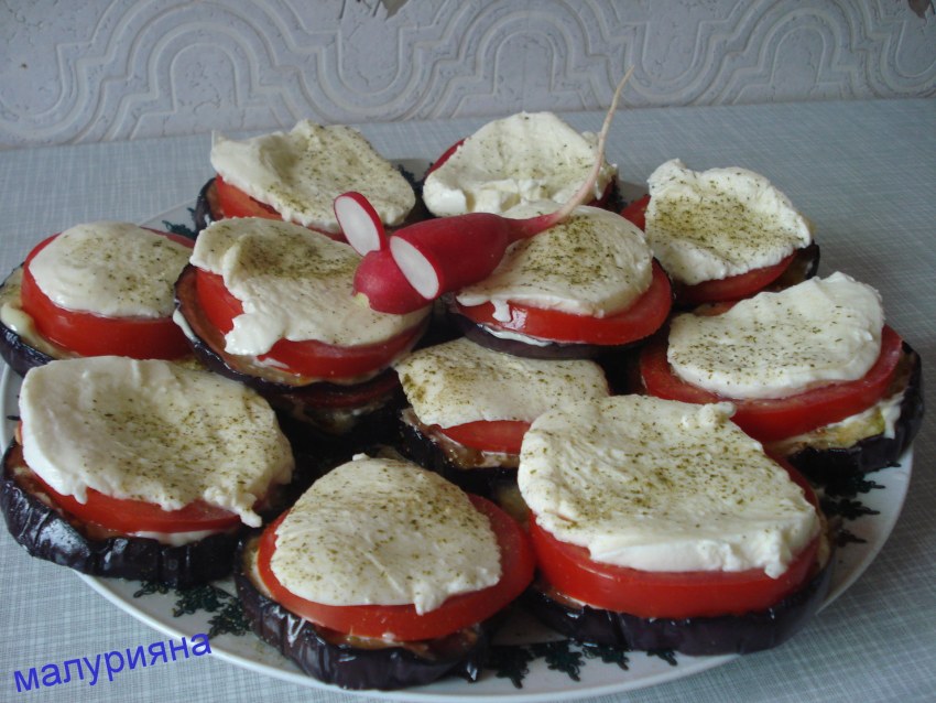 Башенки из баклажанов с помидорами