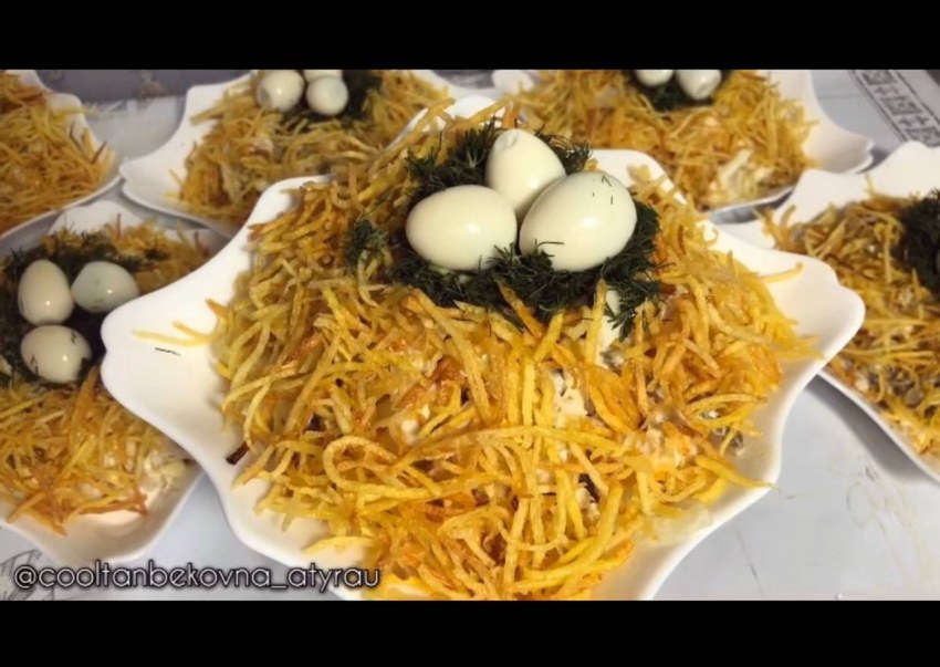 Салат гнездо с капустой
