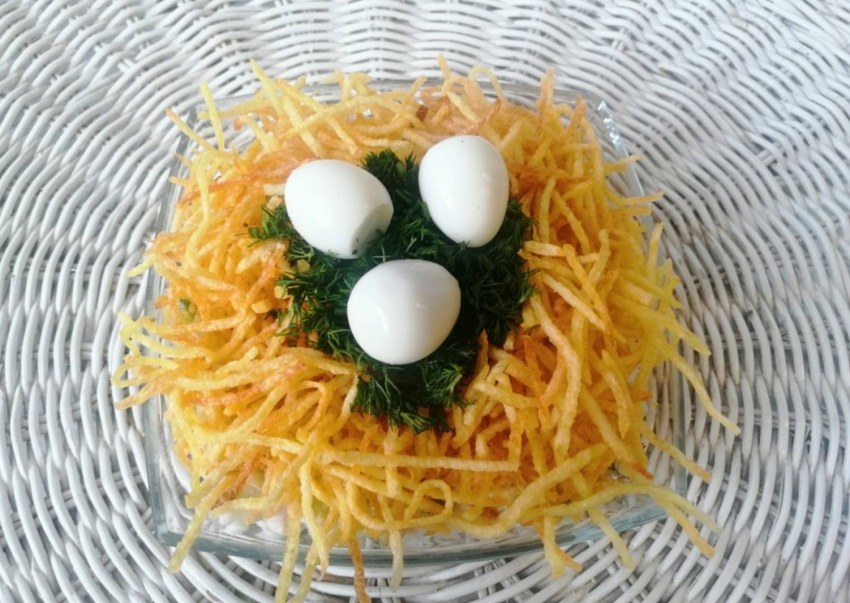 Салат глухариное гнездо классический