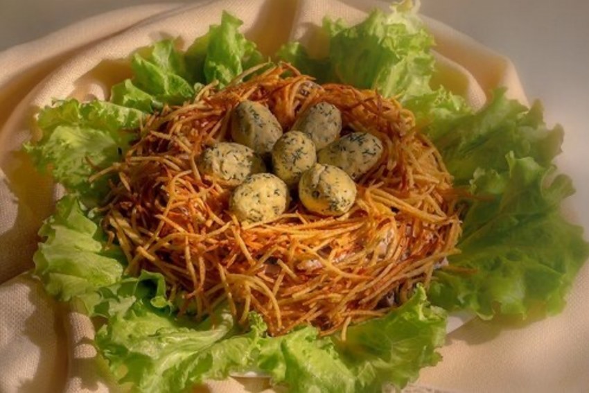 Салат гнездо с пекинской капустой