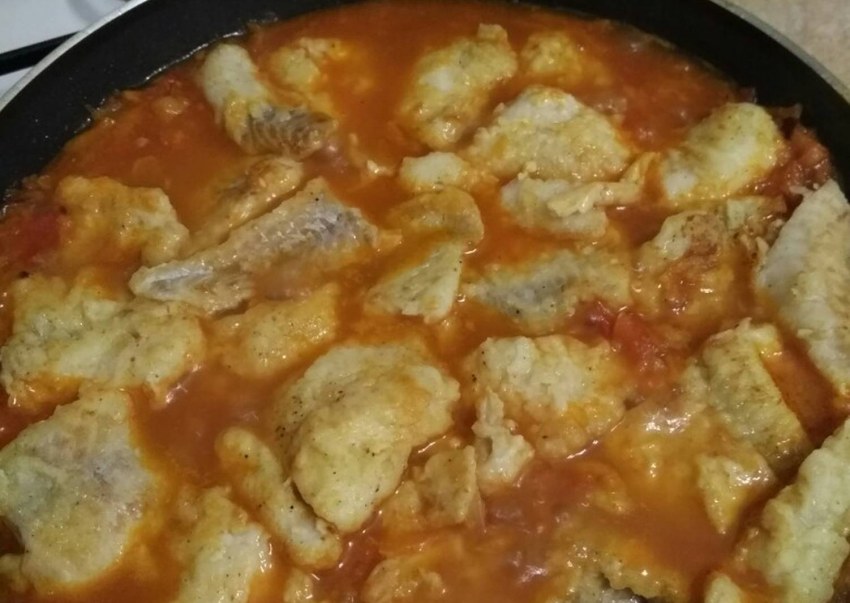 Рыбка тушеная с овощами