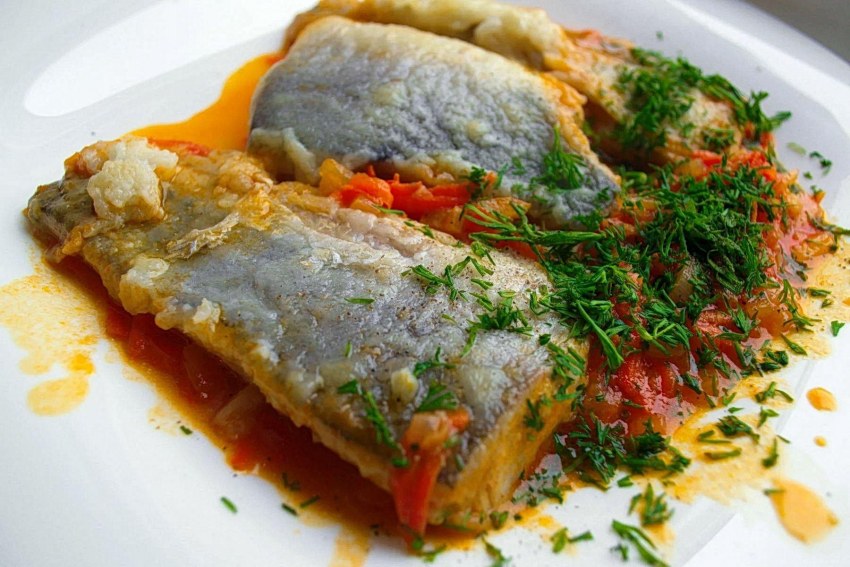 Рыба тушеная с овощами