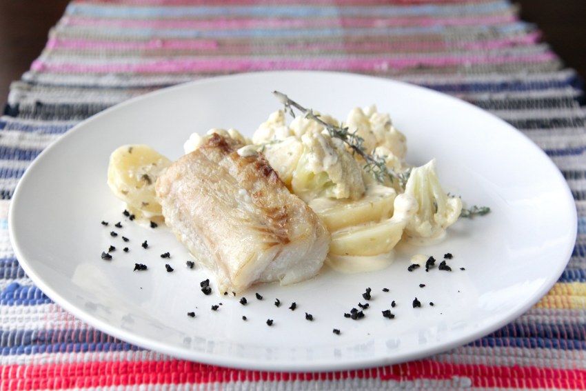 Треска тушеная с овощами