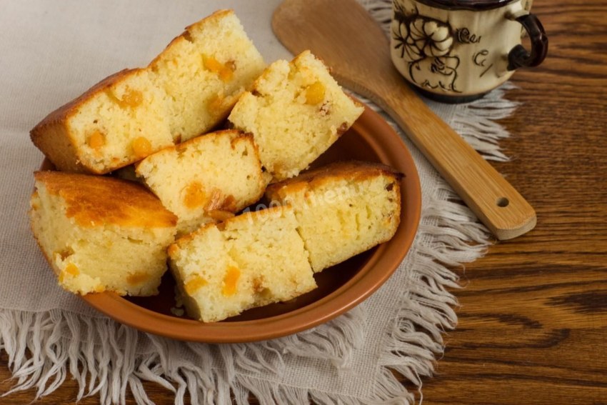 Пирог на сметане с изюмом