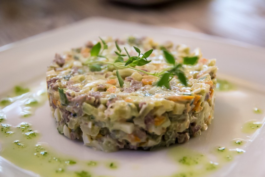Мясной салат Оливье
