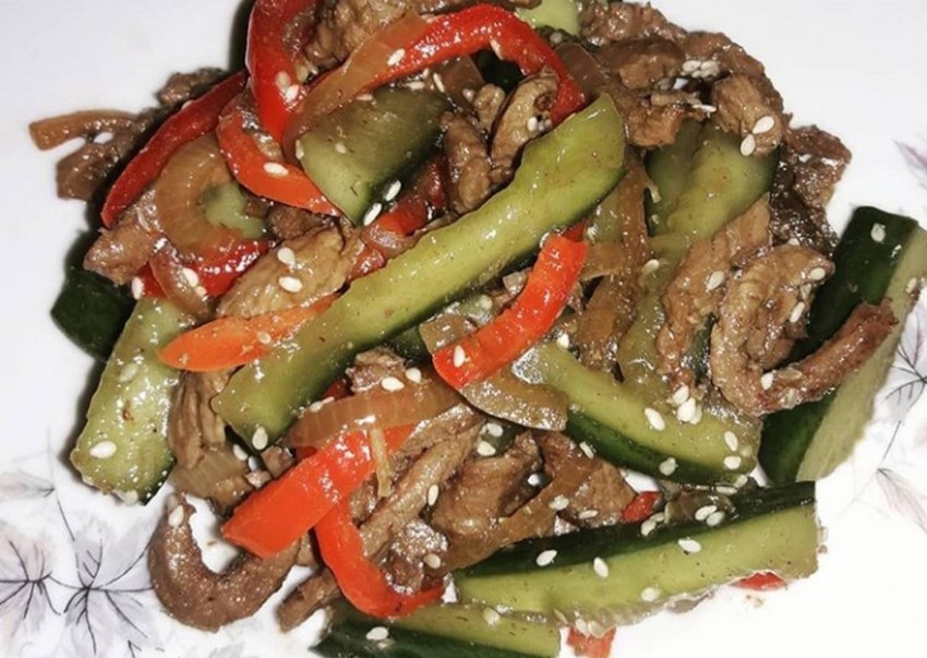 Салат из огурцов с мясом по-корейски