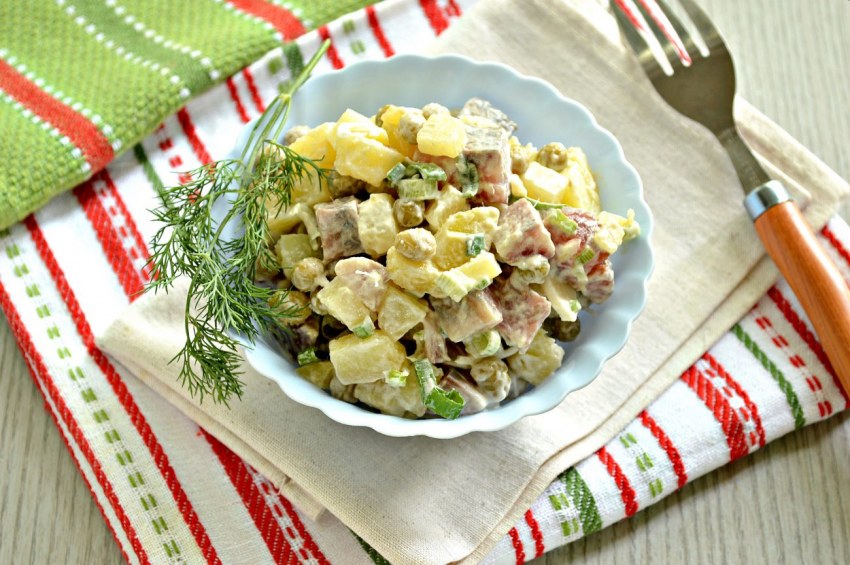 Салат с курицей