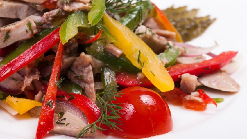 Мясной салат с варёными овощями схема