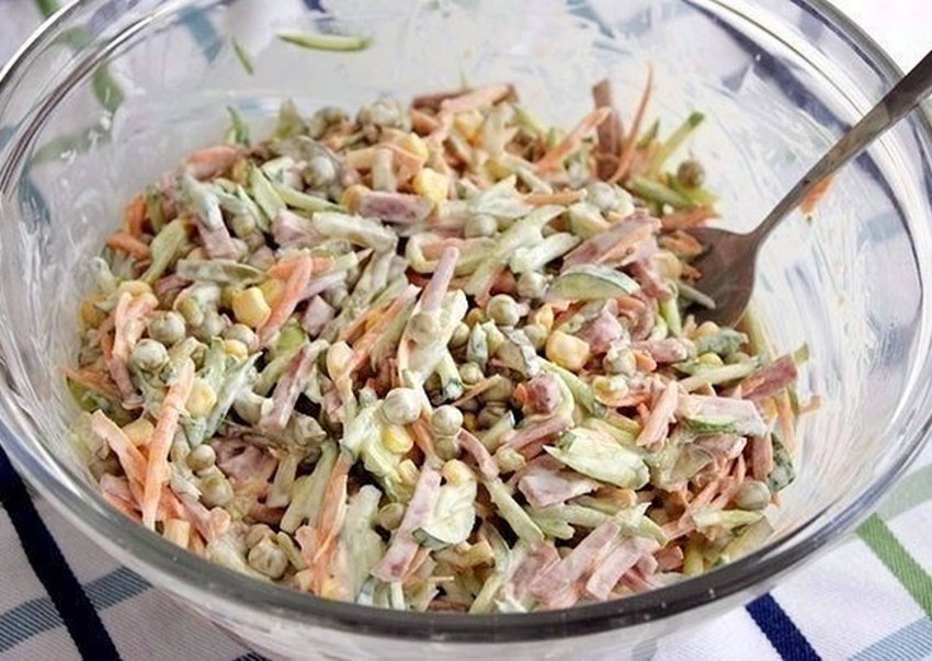Салат с говядиной и языком