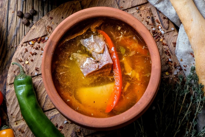 Куриные бедра с овощами в духовке