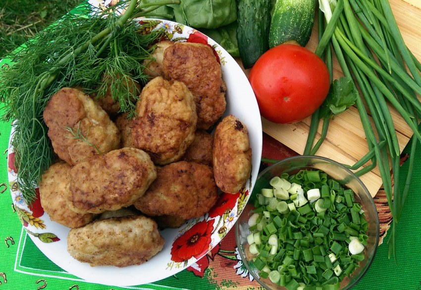 Мясные биточки из фарша