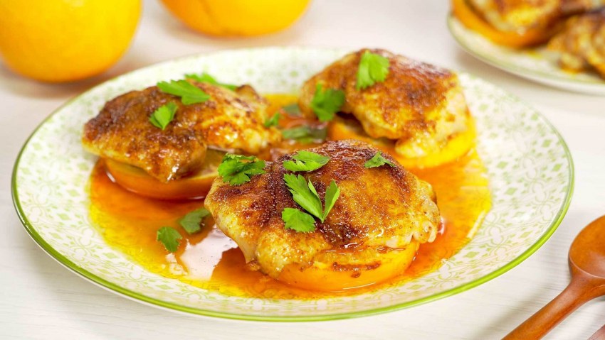 Куриные бедрышки с апельсинами в духовке