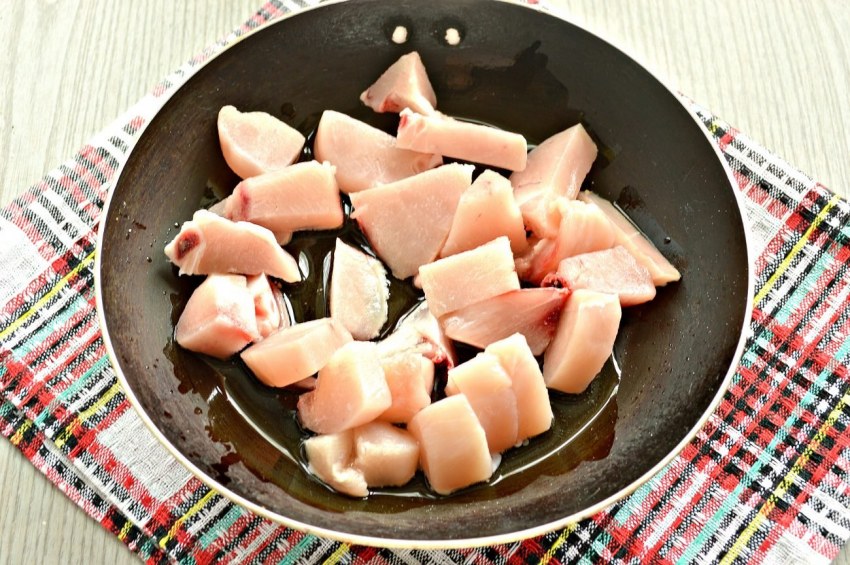 Гуляш из куриного филе с подливкой