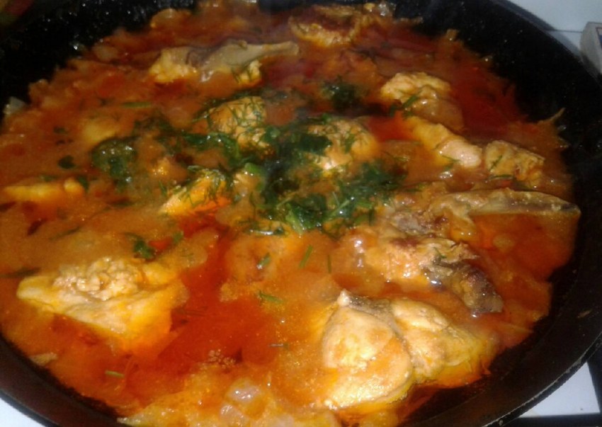 Пюре с гуляшом из курицы