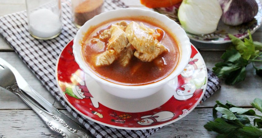 Куриный гуляш в сметанном соусе