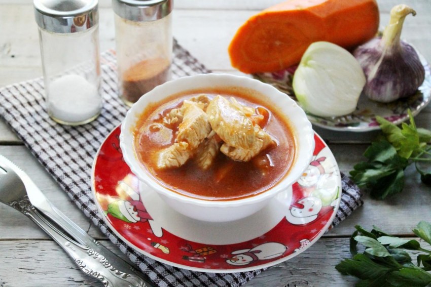 Гуляш из куриной грудки с подливкой