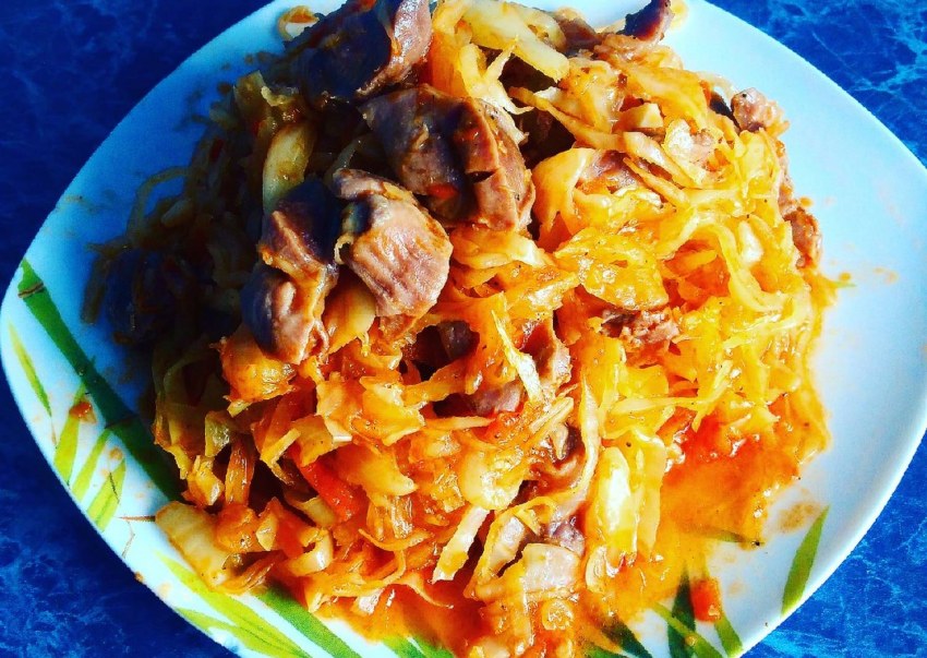 Капуста с курицей