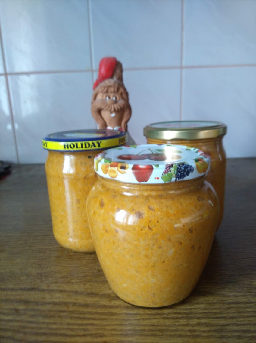 Кабачковая икра с томатной пастой