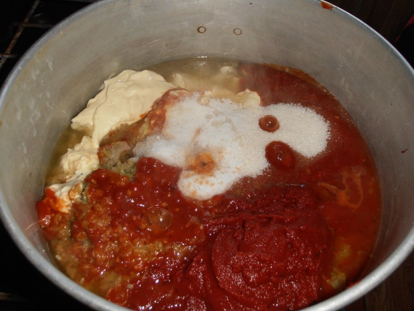 Кабачковая икра с майонезом и томатной пастой