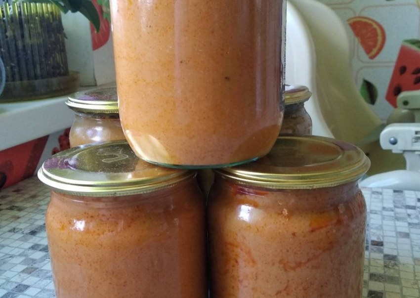 Кабачковая икра в банке
