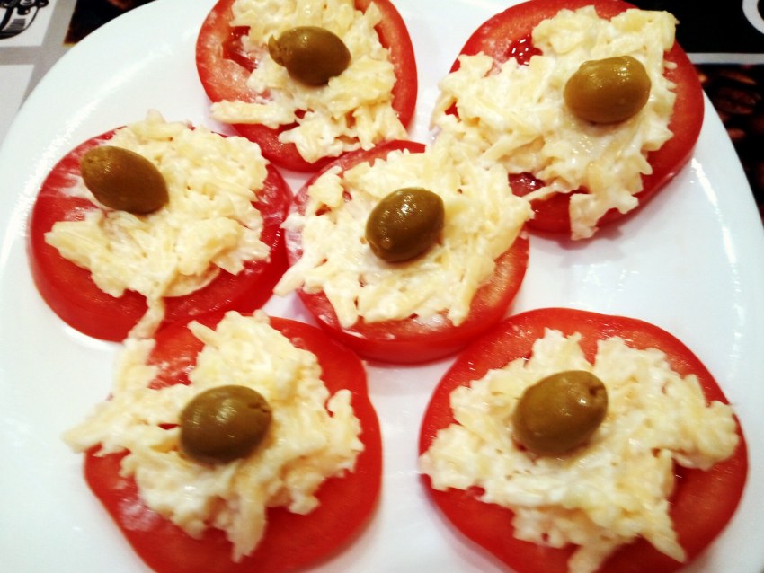 Помидоры черри с сыром