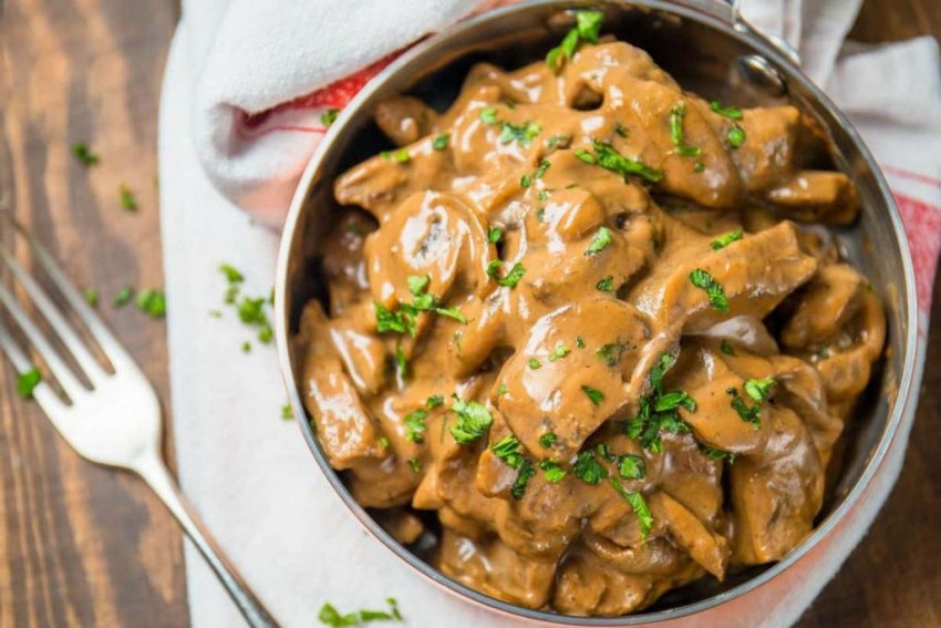 Гуляш из куриной печени с подливкой
