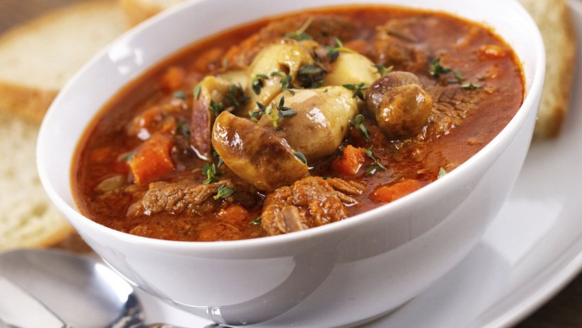 Грибной гуляш с овощами