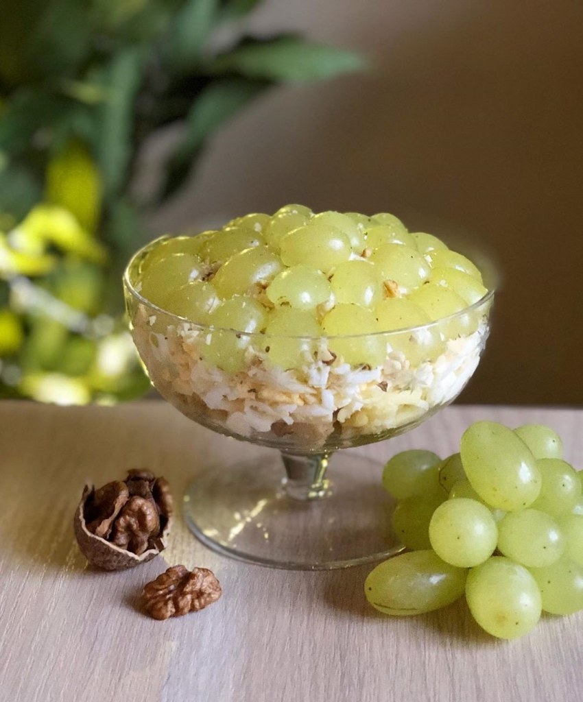 Салат с виноградом и курицей
