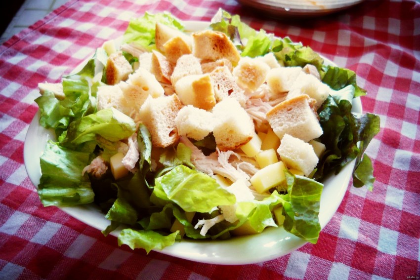 Салат Виноградная гроздь с копченой курицей и виноградом