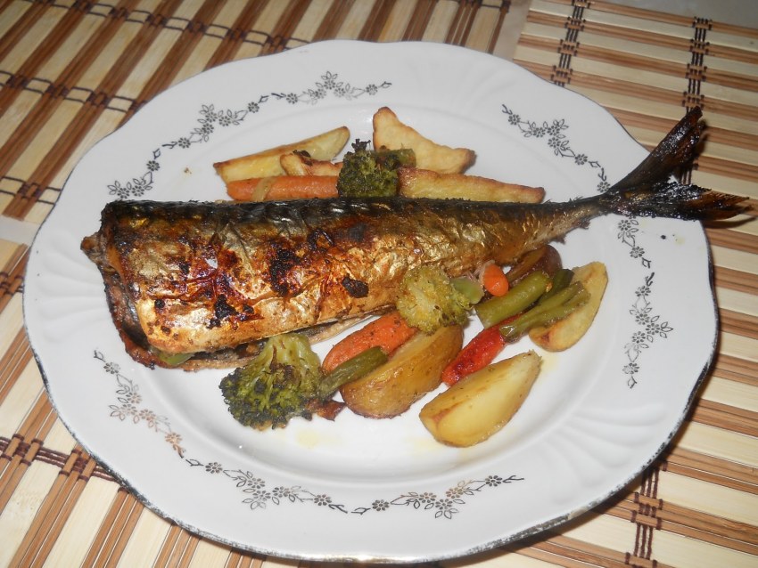 Скумбрия с помидорами